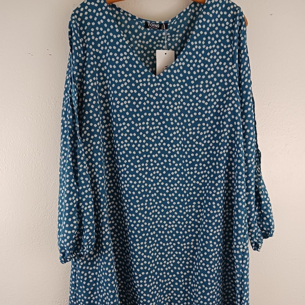 Yoins flower print v neck long open. Lie blouse size L. New with tags